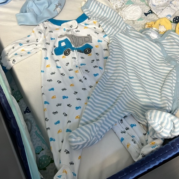 Onesies, hat, mittens, suckes, two pics suite. - Picture 17 of 17